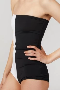 TERPO SWIMSUIT 7 TERPO SWIMSUIT -Varley Store TheSilenceCoModelEcommOct2020203226a