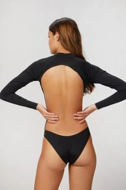 SCALENE SURFSUIT -Varley Store TheSilenceCoModelEcommOct2020203303a db2e5521 1c79 4c5d 9bd9 3e092a89a86c