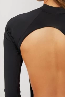 SCALENE SURFSUIT -Varley Store TheSilenceCoModelEcommOct2020203312a bf1e0b2e aa16 4f0a 9a40 cde0938c1901