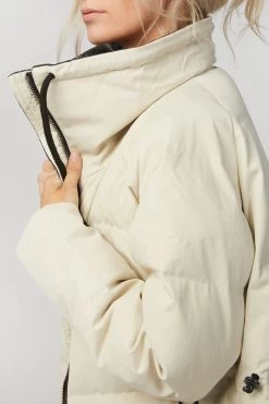 Varley GRANVILLE JACKET -Varley Store TheSilenceCoModelEcommOct2020203649a