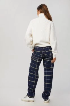 Stine Goya LAIA PANTS 7 Stine Goya LAIA PANTS -Varley Store TheSilenceCoModelEcommOct2020204087