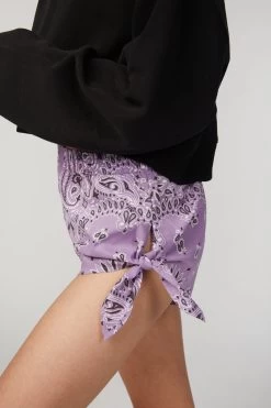 KNOT SHORTS -Varley Store TheSilenceCoModelEcommOct2020204267