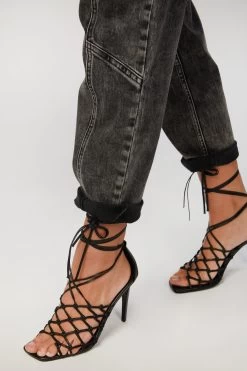 LARA CROFT JEANS 8 LARA CROFT JEANS -Varley Store TheSilenceCoModelEcommOct2020204475