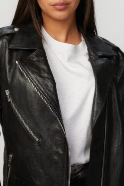 OVERSIZED LEATHER BIKER JACKET 10 OVERSIZED LEATHER BIKER JACKET -Varley Store TheSilenceCoModelEcommOct2020204491