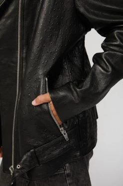 OVERSIZED LEATHER BIKER JACKET 11 OVERSIZED LEATHER BIKER JACKET -Varley Store TheSilenceCoModelEcommOct2020204498