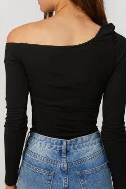 STRAIGHT LEG DENIM 8 STRAIGHT LEG DENIM -Varley Store TheSilenceCoModelEcommOct2020204955 bffc1e72 e0c6 4257 badc a2a8c334c169