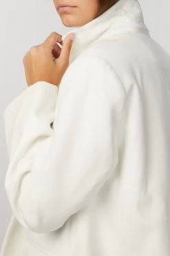 LYCIA VELVET JACKET -Varley Store TheSilenceCoModelEcommOct2020204991