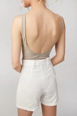 JAMIE SHORTS -Varley Store TheSilenceCoModelEcommOct2020205438 07fe54c3 f4fd 4f8e 89c9 097f6522faa3