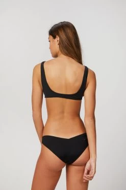 MELPOMENE BOTTOM 5 MELPOMENE BOTTOM -Varley Store TheSilenceCoModelEcommOct2020205615