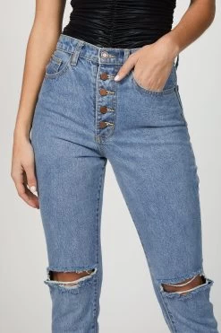 THE DISTRESSED DANIELLE JEAN -Varley Store TheSilenceCoOnModel2Jan2620210084