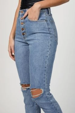 THE DISTRESSED DANIELLE JEAN -Varley Store TheSilenceCoOnModel2Jan2620210086