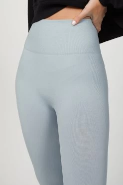 SEAMLESS LEGGINGS 11 SEAMLESS LEGGINGS -Varley Store TheSilenceCoOnModel2Jan2620210105