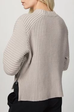 Varley TALBERT SWEATER 11 Varley TALBERT SWEATER -Varley Store TheSilenceCoOnModel2Jan2620210724