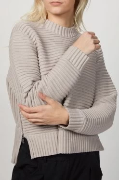 Varley TALBERT SWEATER 10 Varley TALBERT SWEATER -Varley Store TheSilenceCoOnModel2Jan2620210725
