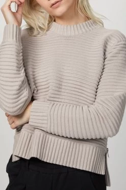 Varley TALBERT SWEATER 9 Varley TALBERT SWEATER -Varley Store TheSilenceCoOnModel2Jan2620210726