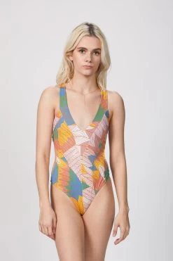 V NECK ONE PIECE COCAR 12 V NECK ONE PIECE COCAR -Varley Store TheSilenceCoOnModel2Jan2620210766