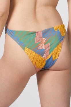 V NECK ONE PIECE COCAR 13 V NECK ONE PIECE COCAR -Varley Store TheSilenceCoOnModel2Jan2620210786