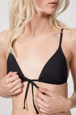 TRIANGLE TOP 9 TRIANGLE TOP -Varley Store TheSilenceCoOnModel2Jan2620210982