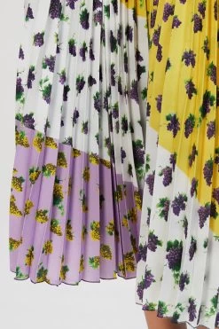 MSGM LOGO WASITBAND PLEATED SKIRT 11 MSGM LOGO WASITBAND PLEATED SKIRT -Varley Store TheSilenceCoOnModelApril1202113345