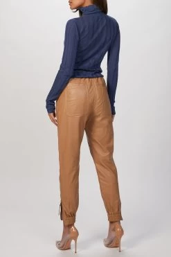 MUNTHE TALCA PANTS 7 MUNTHE TALCA PANTS -Varley Store TheSilenceCoOnModelFeb1920217482