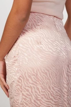 INNIS SKIRT -Varley Store TheSilenceCoOnModelFeb1920217527