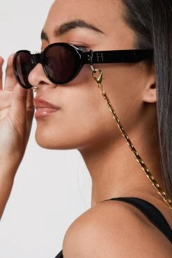 CAROLINE BK SUNGLASSES WITH CHAIN -Varley Store TheSilenceCoOnModelJan2620210108