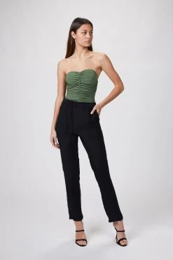 SIMPLE HOOP -Varley Store TheSilenceCoOnModelJan2620210131 1c8dfdc2 2a6f 4314 b649 ad265526ed9a