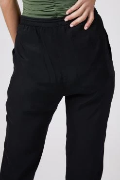 HARJO HIGH-RISE CUPRO-TWILL PANTS -Varley Store TheSilenceCoOnModelJan2620210141