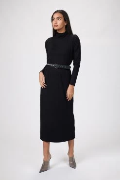 Varley Store -Varley Store TheSilenceCoOnModelJan2620210235