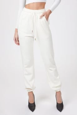 SWEATPANTS -Varley Store TheSilenceCoOnModelJan2620210284