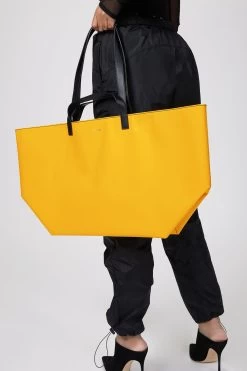 LE PETIT PRATIQUE -Varley Store TheSilenceCoOnModelJan2620210446