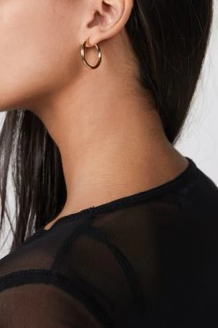 EDEN HOOPS 7 EDEN HOOPS -Varley Store TheSilenceCoOnModelJan2620210448