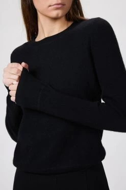 CREWNECK PULLOVER 9 CREWNECK PULLOVER -Varley Store TheSilenceCoOnModelJan2620210468