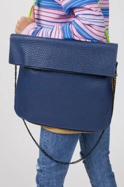 LARGE BUFFALO PARCEL -Varley Store TheSilenceCoOnModelJan2620210760