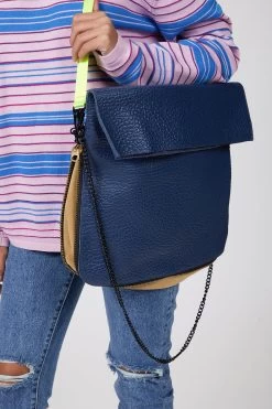 LARGE BUFFALO PARCEL -Varley Store TheSilenceCoOnModelJan2620210763