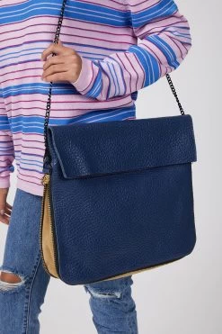 LARGE BUFFALO PARCEL -Varley Store TheSilenceCoOnModelJan2620210765