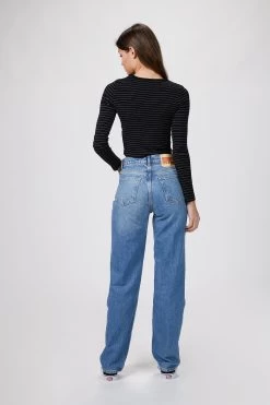 THE ZIGGY BAGGY HIGH-RISE STRAIGHT-LEG JEANS -Varley Store TheSilenceCoOnModelJan2620210845