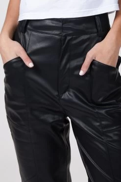 KATIE PANTS -Varley Store TheSilenceCoOnModelJan2620210877