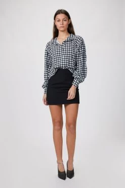 RAMONES HAMMERED CHAIN ANKLET -Varley Store TheSilenceCoOnModelJan2620210952 2ab96d3d 7998 4e75 ae34 24630e232a2e