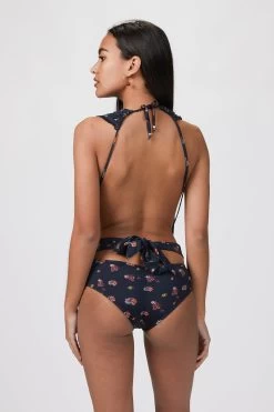 SCARF ONE PIECE -Varley Store TheSilenceCoOnModelJan2620211078