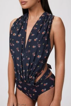 SCARF ONE PIECE -Varley Store TheSilenceCoOnModelJan2620211085