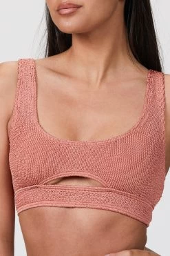 THE SASHA CROP -Varley Store TheSilenceCoOnModelJan2620211461