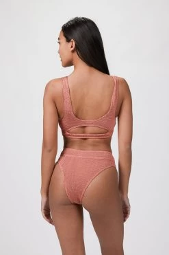 THE SASHA CROP -Varley Store TheSilenceCoOnModelJan2620211472