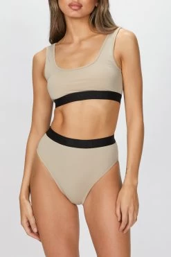 KIM BOTTOM 8 KIM BOTTOM -Varley Store TheSilenceCoOnModelJune2920210241 f1d34696 3610 4a48 8d0c 35ce70864a48