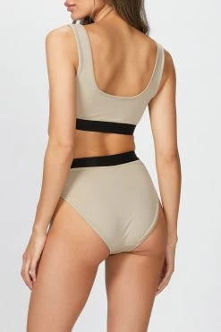 KIM BOTTOM 9 KIM BOTTOM -Varley Store TheSilenceCoOnModelJune2920210249 ef71ea5e e9b8 4640 bd5e 2e3adfaad1ed