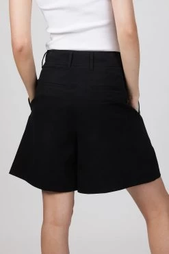 LIGHTWEIGHT SHORT -Varley Store TheSilenceCoOnModelMarch28202111677