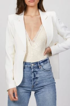 DUCHESS BLAZER -Varley Store TheSilenceCoOnModelMarch28202111721