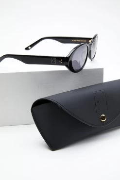 CAROLINE BK SUNGLASSES WITH CHAIN -Varley Store TheSilenceCoStudioShootAugust120209275 4