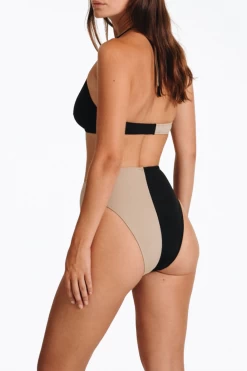 TOKIO TWO-TONE TRIANGLE HALTERNECK BIKINI TOP 5 TOKIO TWO-TONE TRIANGLE HALTERNECK BIKINI TOP -Varley Store q2 07ce9e59 9ee6 454b 9a3c 9e1867800ad2