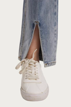 HIGH-RISE SPLIT HEM JEANS -Varley Store q2 5d216a22 c6d1 41dc 88ee 7edbf4c29e50